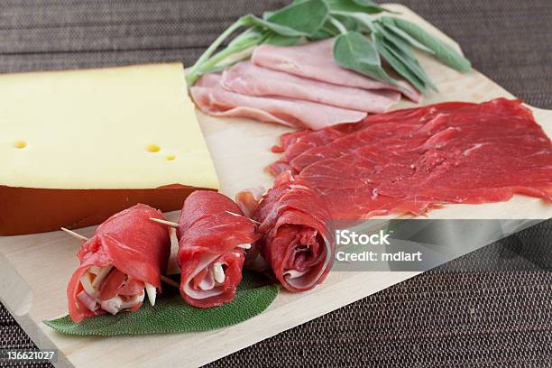 Manzo Rotoli Con Prosciutto E Formaggio - Fotografie stock e altre immagini di Manzo - Manzo, Carne, Dentro