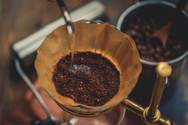 make pour-over coffee,pour hot water into coffee powder - pouring coffee liquid coffee bean imagens e fotografias de stock