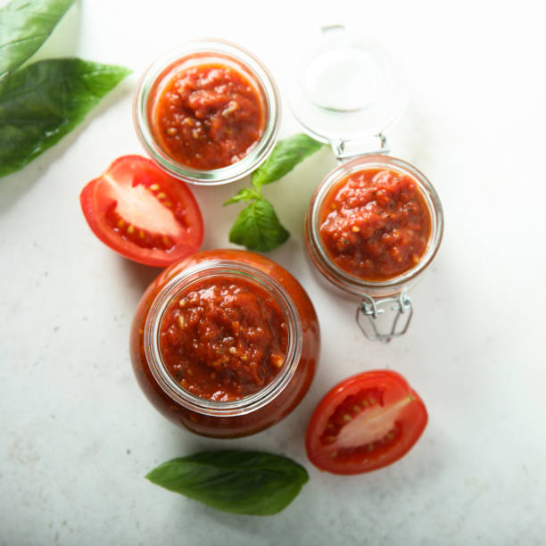 sauce tomate - chutney jar tomato preserved photos et images de collection