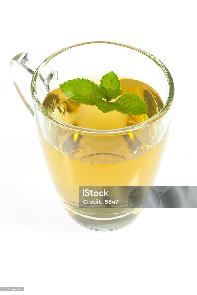 Tazza di tè e foglie di menta - Foto stock royalty-free di Alimentazione sana