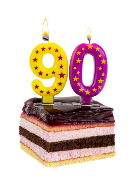 90周年記念のキャンドルを燃やすバースデーケーキ - cake yellow sweet food banquet ストックフォトと画像
