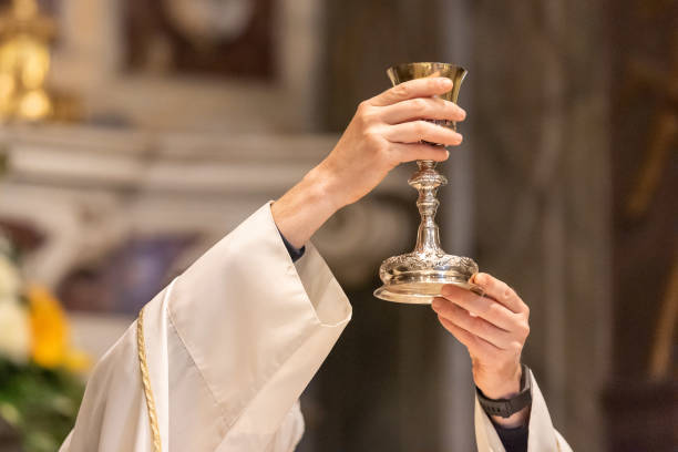 O Cálice durante a Eucaristia - foto de acervo
