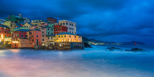 Vista notturna di Boccadasse - foto stock