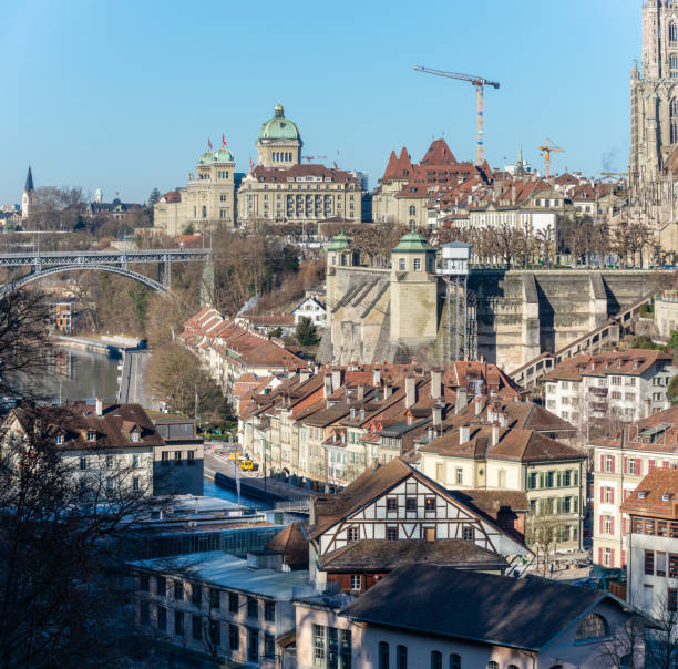 Cityscape of the old town of Bern in Switzerland View over part of the old town, the river Aare, the Parliament Building Bundeshaus and the Kirchenfeld Bridge. 02/21/2021 - Grosser Muristalden, 3006 Bern, Canton Bern, Switzerland bundeshaus stock pictures, royalty-free photos & images