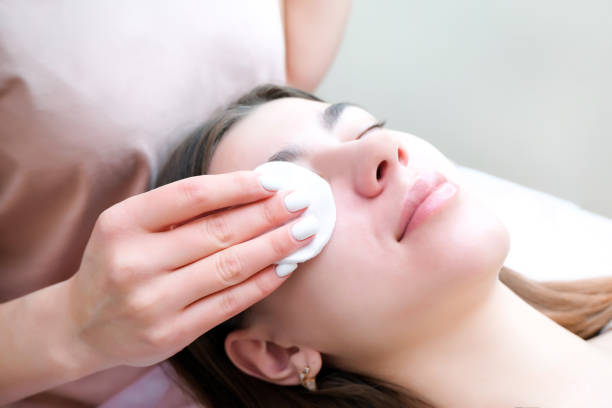 istock Young woman receiving eyelash lamination procedure 1366295070