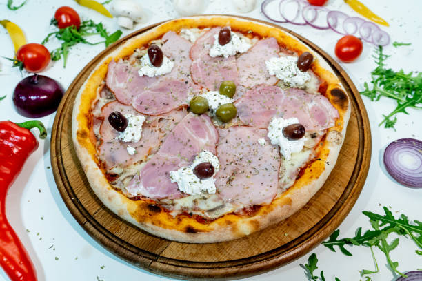 istock Italian food Pizza 1366312726