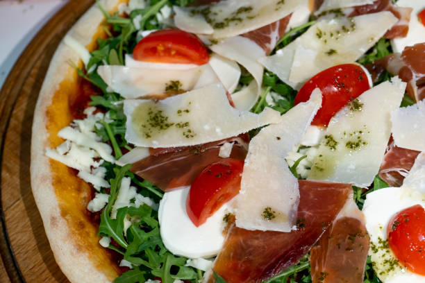 istock Italian food Pizza 1366313078