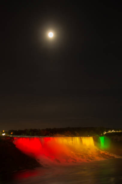 niagara falls w nocy - bridal veil falls niagara zdjęcia i obrazy z banku zdjęć