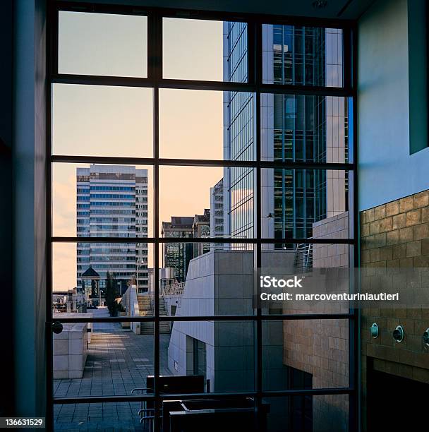 O Outlook - Fotografias de stock e mais imagens de Anoitecer - Anoitecer, Ao Ar Livre, Arquitetura