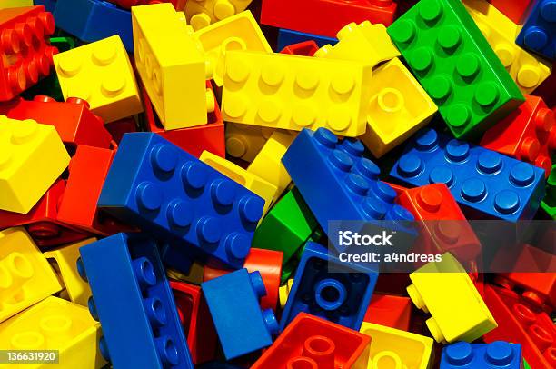 Цветной Кирпича — стоковые фотографии и другие картинки Блок - Блок, Игрушечный куб, Играть