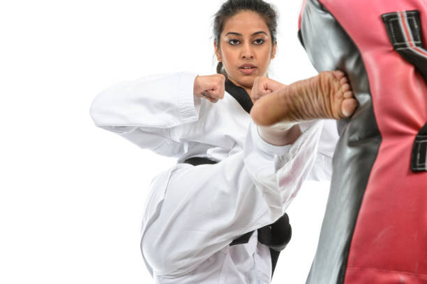 timing das artes marciais - martial arts women tae kwon do black belt - fotografias e filmes do acervo