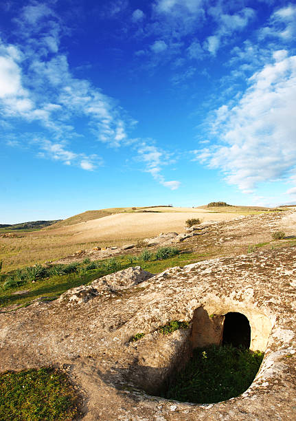 domus de janas - domus fotografías e imágenes de stock