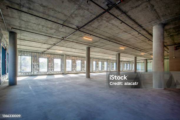 Empty Unimproved Office Space Stock Photo - Download Image Now - Absence, Architectural Column, Concrete