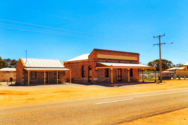 komnaty przy głównej ulicy silverton - town australia desert remote zdjęcia i obrazy z banku zdjęć
