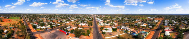 d 코바 타운 로우 와이드 팬 - town australia desert remote 뉴스 사진 이미지
