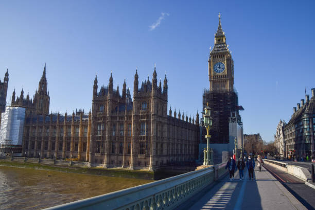 houses of parliament and big ben, london, uk - city of westminster big ben london england whitehall street imagens e fotografias de stock