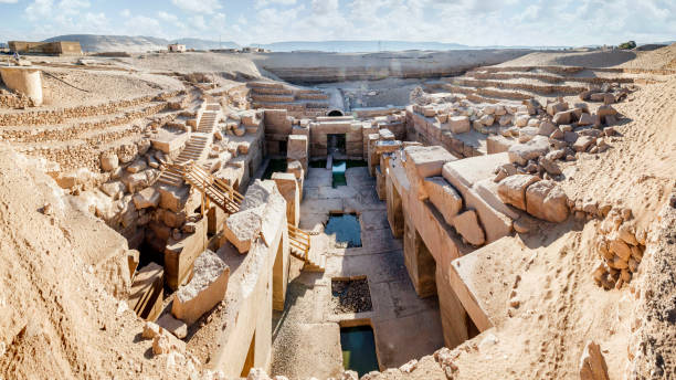 el templo de osirion en abidos, egipto. - egypt egyptian culture column ancient egyptian culture fotografías e imágenes de stock