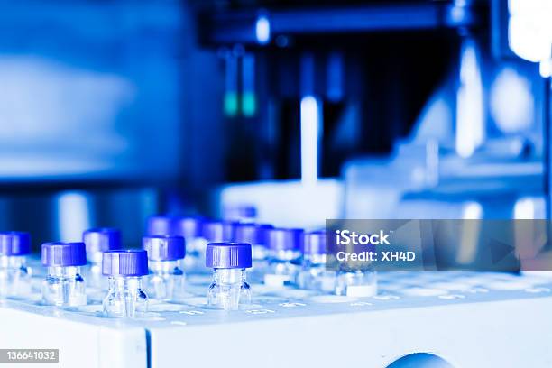 Foto de Equipamento De Laboratório e mais fotos de stock de Remédio - Remédio, Laboratório, Manufaturar
