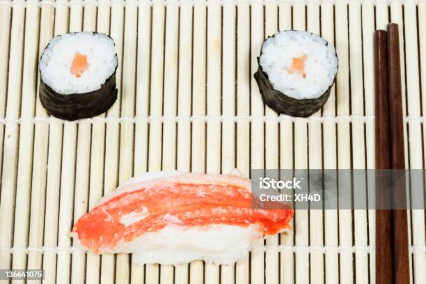 Sushi Foto de stock y más banco de imágenes de Alga Marina - Alga Marina, Alimento, Arroz - Comida básica