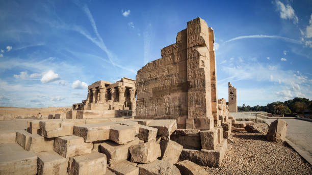 der tempel von kom ombo in ägypten - esna stock-fotos und bilder