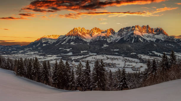 sunrise at idyllic alpine scenery,  wilder kaiser, austria, tirol - kaiser mountains, xxxl panorama - austria tirol cloud land imagens e fotografias de stock