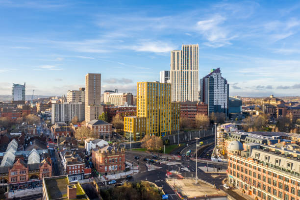 ウェストヨークシャー州リーズの超高層ビルとタワーブロックの建物の空中写真 - leeds england uk city famous place ストックフォトと画像