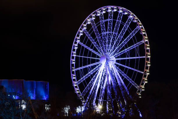 ferris wheel at night, gothenburg - gothenburg city urban scene illuminated imagens e fotografias de stock