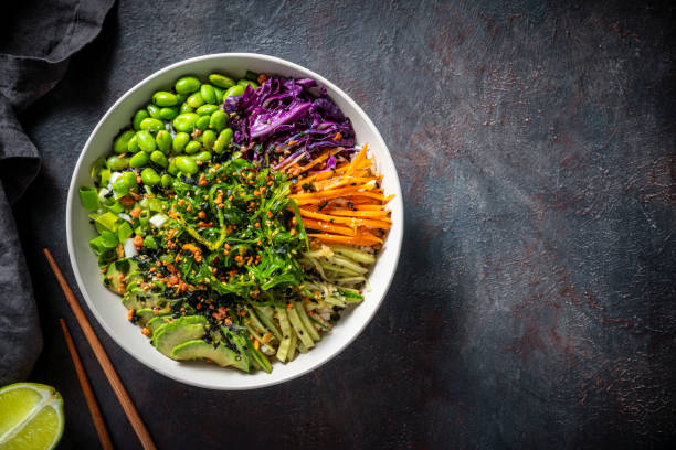суши боул также poke bowl веганский растительный рецепт - food vegan food gourmet vegetarian food стоковые фото и изображения