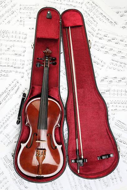 estuche del violín notas - classical chamber fotografías e imágenes de stock