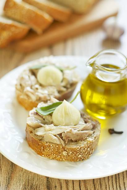istock Sandwich with rabbit meat, garlic and sage 136649207