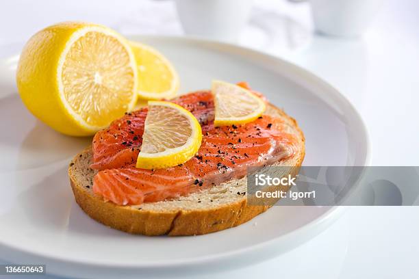 Sandwich Mit Lachs Stockfoto und mehr Bilder von Brotsorte - Brotsorte, Farbbild, Fisch