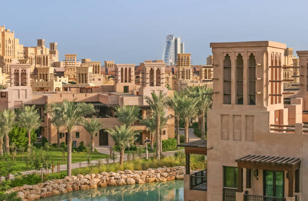 madinat jumeirah à dubaï - madinat jumeirah hotel photos et images de collection