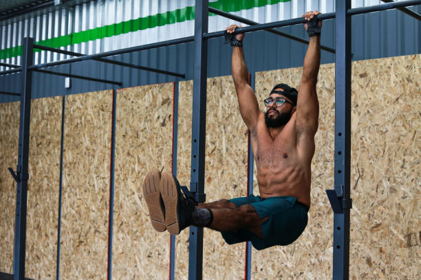 muscular man doing abdominal exercise - shirtless energy action effort imagens e fotografias de stock