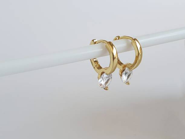 クリスタル付きゴールドフープイヤリング - earring jewelry gold ストックフォトと画像