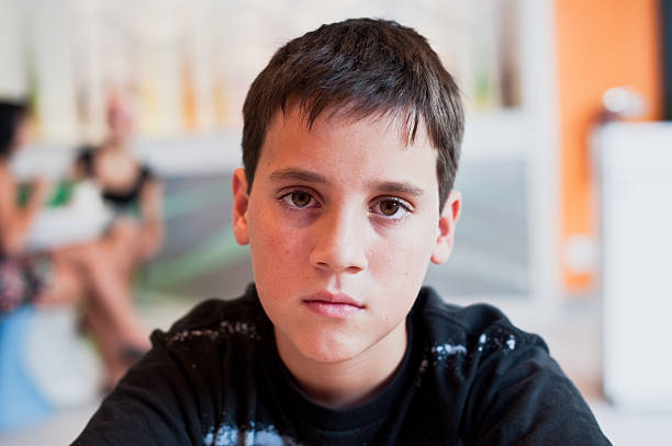 な 12 歳の少年 - 12 13 years ストックフォトと画像