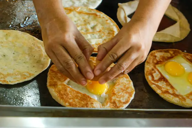 Photo of Roti sarang burung in the making