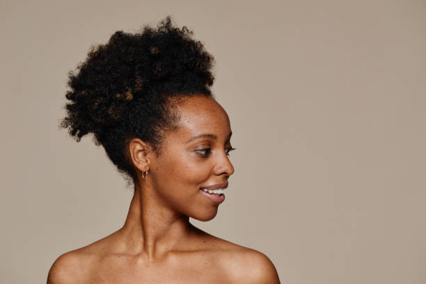 istock Natural Black Woman Side View Minimal 1366553691