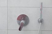 verschmutzte-verkalkte-duscharmatur-wasserhahn-mit-kalk-darauf-plaque-aus-wasser-verchromte.jpg?b=1&s=170x170&k=20&c=QrahsIjYDI_f7Jl9wu3s-BL2KfBAV51Q2kIEHQmf68M=