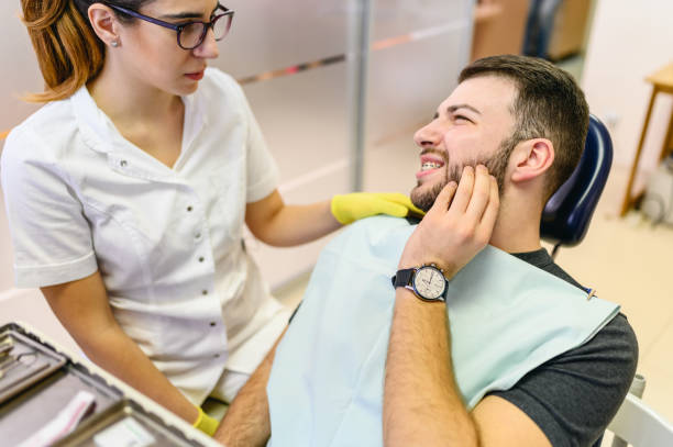 man having toothache at dentist - dentist pain human teeth toothache imagens e fotografias de stock