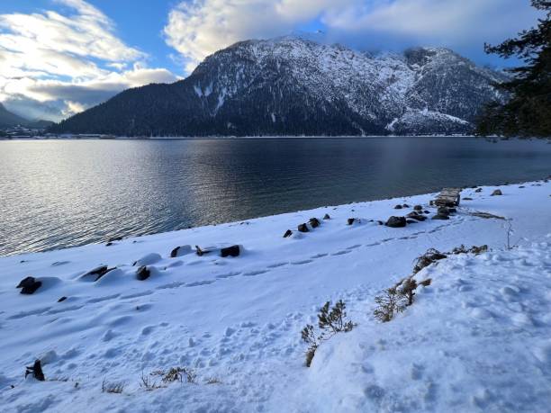 istock Achensee between Maurach and Achenkirch between the Rofan and Karwendel 1366582080