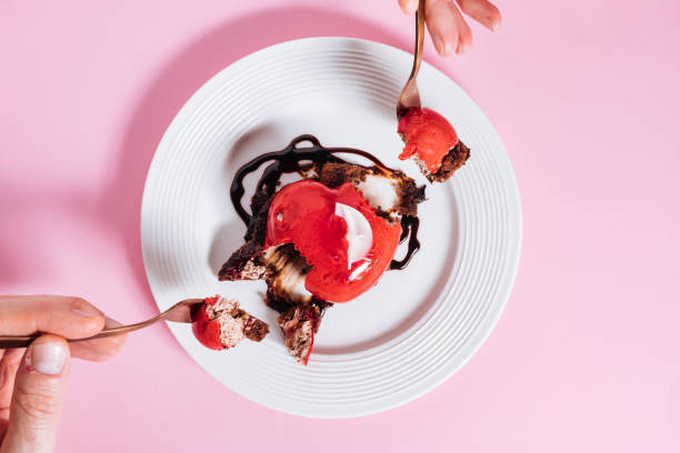 istock Valentine's day heart shaped cake 1366621364