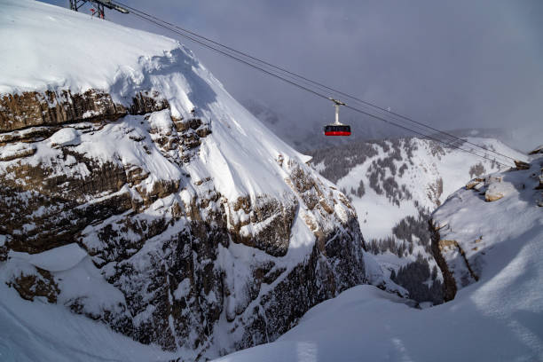 sci alpino a jackson hole, wyoming - ski lift nobody outdoors horizontal foto e immagini stock