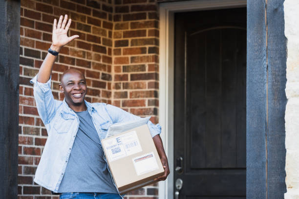Man waves after receiving delivery