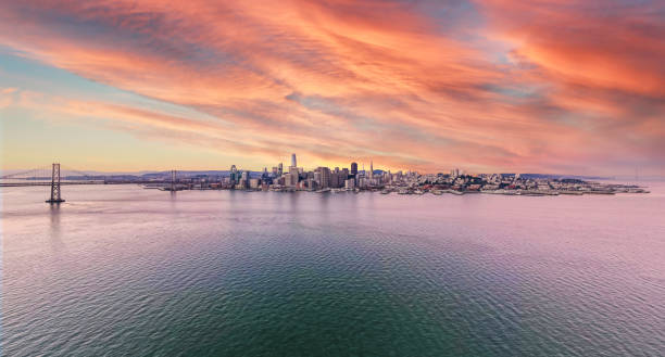 san francisco skyline - bridge golden gate bridge bay san francisco county foto e immagini stock