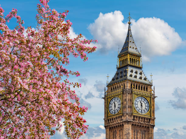 башня биг-бена весной, лондон, великобритания - benjamin стоковые фото и изображения
