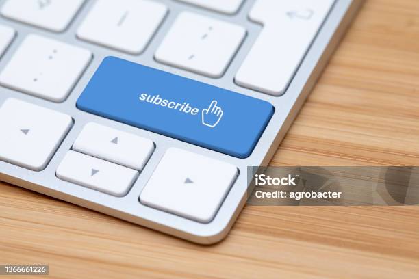 Subscribe Button On A Keyboard Stock Photo - Download Image Now - Subscription, Free of Charge, Single Word