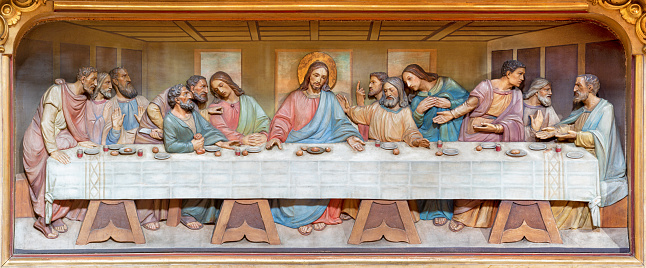 Forlí - The carved relief of Last Supper in the altar of church Basilica di San Pellegrino Laziosi  after Leonardo da Vinci by unknown artist.