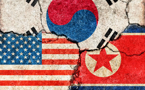flagi grunge ilustrujące trzy kraje z konfliktem i problemami politycznymi (pęknięte betonowe tło) | usa, korea południowa i korea północna - patriotism american flag flag retro revival stock illustrations