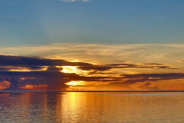 coucher de soleil sur une île tropicale - 5943 photos et images de collection