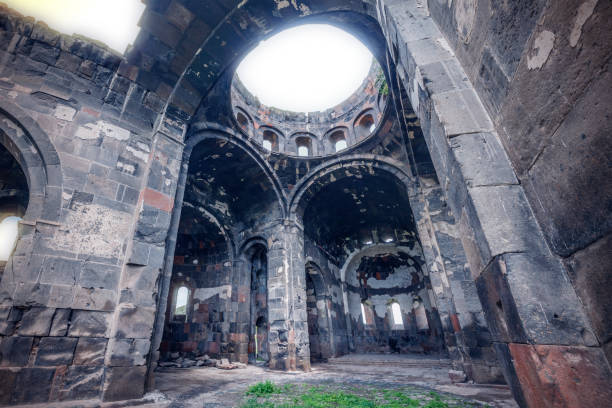 cathédrale de talin dans la province d’aragatsotn, arménie. - monkhood photos et images de collection